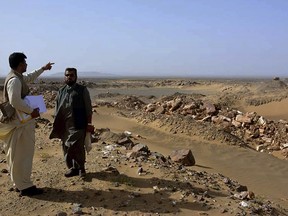 Des responsables locaux visitent le site minier d'or et de cuivre du district de Reko Diq, dans la province du Baloutchistan, au sud-ouest du Pakistan.