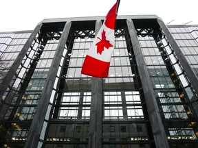 La Banque du Canada s'apprête à annoncer sa décision sur les taux d'intérêt ce matin, alors que les prévisionnistes s'attendent largement à ce que la banque centrale maintienne son taux d'intérêt directeur stable.  L'édifice de la Banque du Canada est photographié à Ottawa le mardi 6 décembre 2022.
