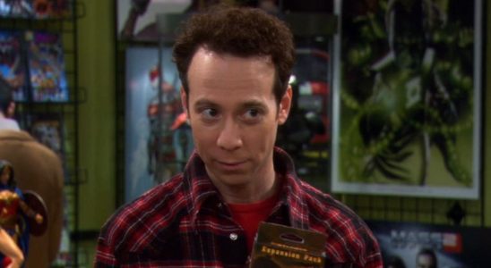 Le casting de Big Bang Theory n'a presque jamais quitté le scénario pendant le tournage de la série, mais un moment ad-lib majeur a contribué à donner à Stuart un rôle beaucoup plus important