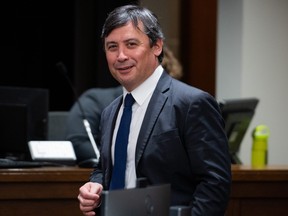 Le député conservateur de Wellington-Halton Hills Michael Chong se prépare à comparaître comme témoin devant le Comité permanent de la procédure et des affaires de la Chambre (PROC) concernant l'ingérence étrangère dans les élections sur la Colline du Parlement à Ottawa, le mardi 16 mai 2023.