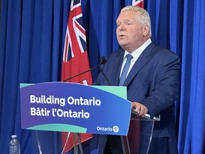 Le premier ministre de l'Ontario, Doug Ford, s'adresse aux médias à Queen's Park, le mardi 5 septembre 2023.
