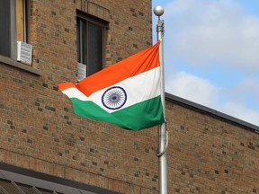 Le drapeau indien flotte au Haut-commissariat de l'Inde à Ottawa, le mercredi 20 septembre 2023.