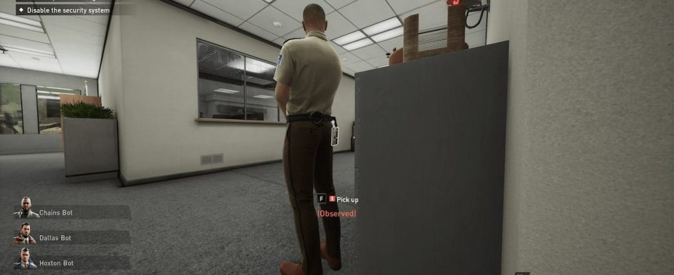 Image of a stealth skill character stealing the red card from a guard in Payday 3.