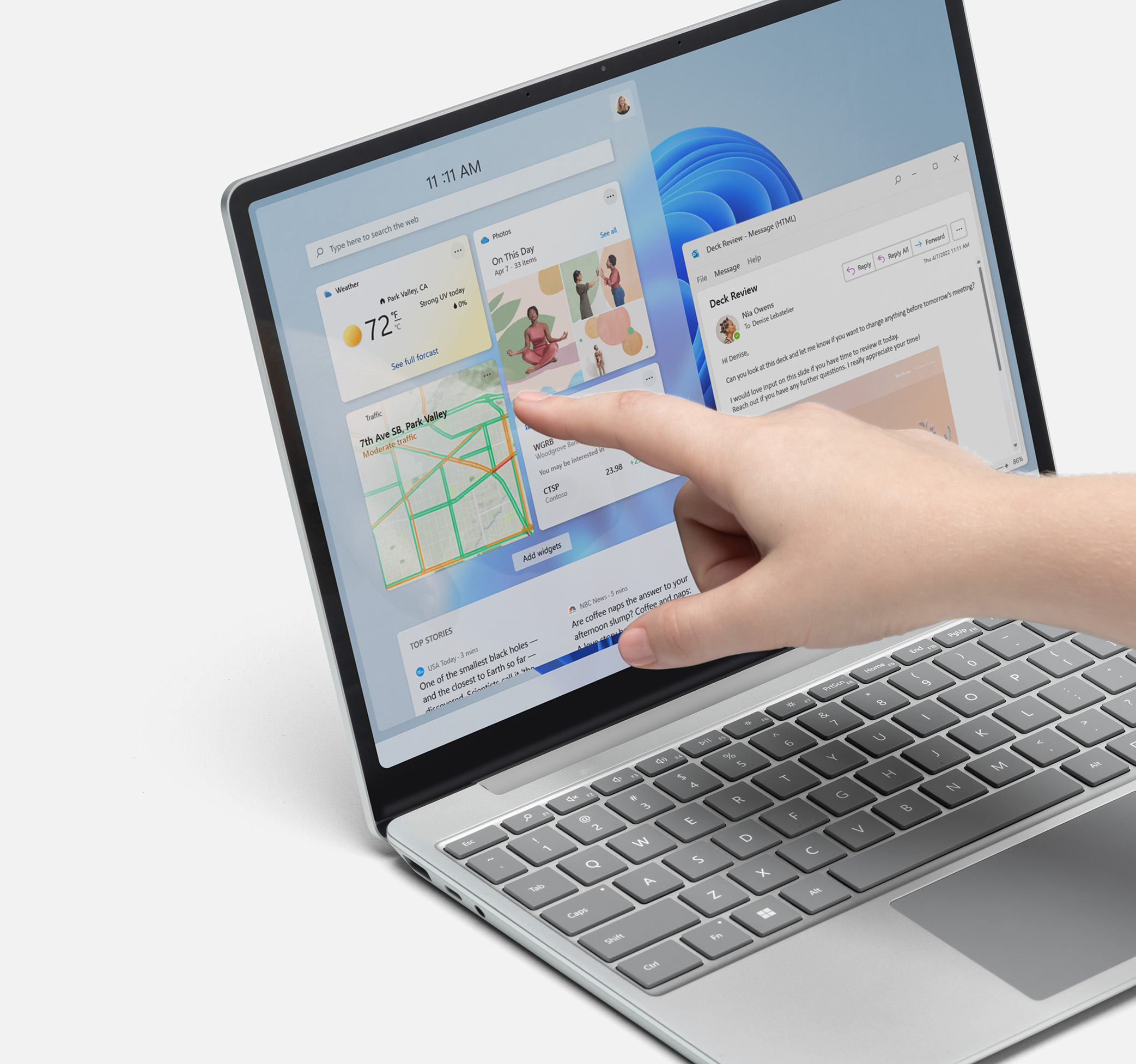 Surface Laptop Go 2 montrant un écran tactile tactile avec Windows 11 dessus