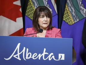 La ministre de la Santé de l'Alberta, Adriana LaGrange, s'adresse aux médias au sujet d'une éclosion d'E. coli liée à plusieurs garderies de Calgary, le mardi 12 septembre 2023.