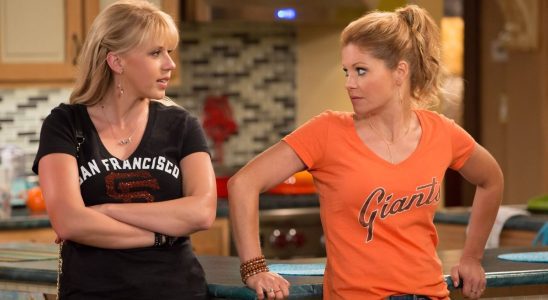 Jodie Sweetin and Candace Cameron Bure on Fuller House.