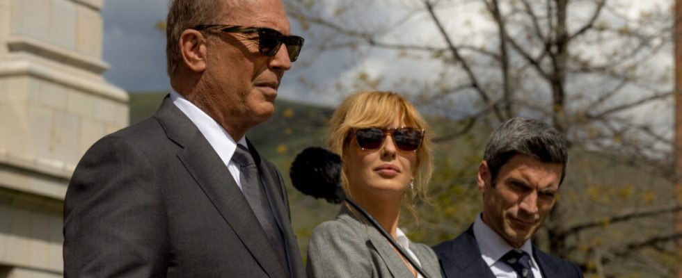 Kevin Costner, Kelly Reilly, and Wes Bentley in