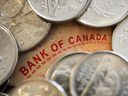 La Banque du Canada ne réduira ses taux qu'une seule fois au cours du premier semestre de l'année prochaine, prévoient les économistes.