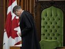 Le Président de la Chambre des communes Anthony Rota quitte le fauteuil du Président après avoir annoncé qu'il quittera ses fonctions de président de la Chambre des communes, le mardi 26 septembre 2023 à Ottawa.   