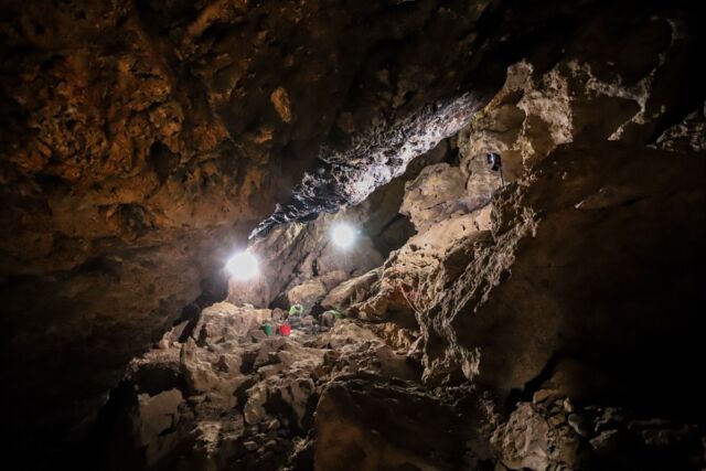 Intérieur de la Cueva de los Murciélagos de Albuñol.