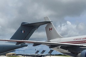 CC-150 Polaris 15003 de l'ARC, après avoir roulé et être entré en collision avec un avion de l'armée de l'air française à la base aérienne d'Anderson à Guam en juillet 2023.