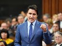 Le premier ministre Justin Trudeau lors de la période des questions à la Chambre des communes à Ottawa mercredi.  Le premier ministre a présenté des excuses au nom de la Chambre. 