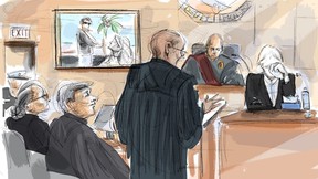 Peter Nygard, de gauche à droite, l'avocat Brian Greenspan, le procureur de la Couronne Neville Golwalla, le juge Robert Goldstein et le plaignant sont présentés au tribunal lors du procès de Peter Nygard à Toronto, le mardi 3 octobre 2023.