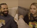 Drake et Bobbi Althoff vus lors de leur interview sur The Really Good Podcast.