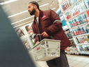 Drake s'est rendu dans un Shoppers Drug Mart avant de partir pour sa dernière tournée.