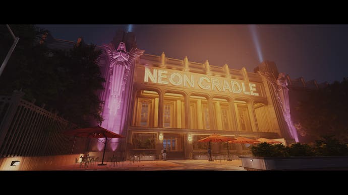 Une photo glamour de la discothèque Neon Cradle.  Il n'y a pas de berceaux ici, mais il y a certainement beaucoup de néons.