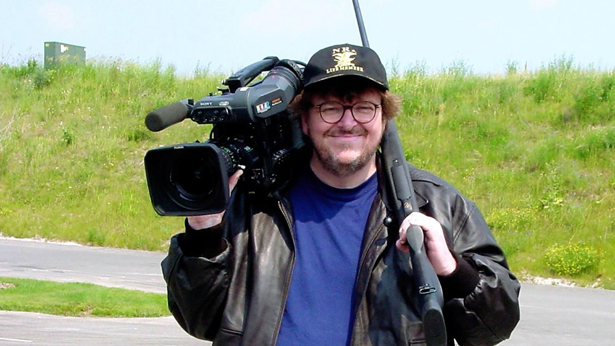 Michael Moore dirige Bowling pour Columbine