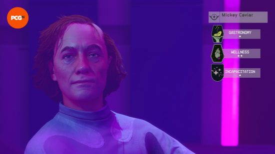 Mickey Caviar, un célèbre chef chauve autoproclamé, apparaît sous les lumières violettes de l'Astral Lounge, le seul compagnon disponible à recruter dans la ville de Starfield Neon.