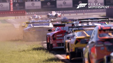 La capture d'écran de Forza Motorsport montre des voitures sur une piste.