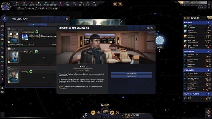 Star Trek : Infinite capture d'écran montrant un message de transmission entrant invitant le joueur à recruter Spock dans son équipage
