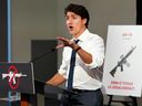 Le chef libéral Justin Trudeau parle du contrôle des armes à feu lors d'un arrêt de campagne lors des élections fédérales, à Markham, en Ontario, le 5 septembre 2021.