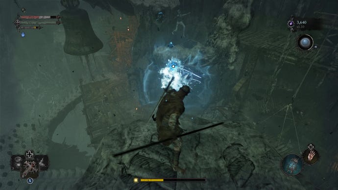 Une capture d'écran de Lords Of The Fallen qui montre le joueur tirant une plate-forme vers lui à l'aide de la lanterne Umbral.