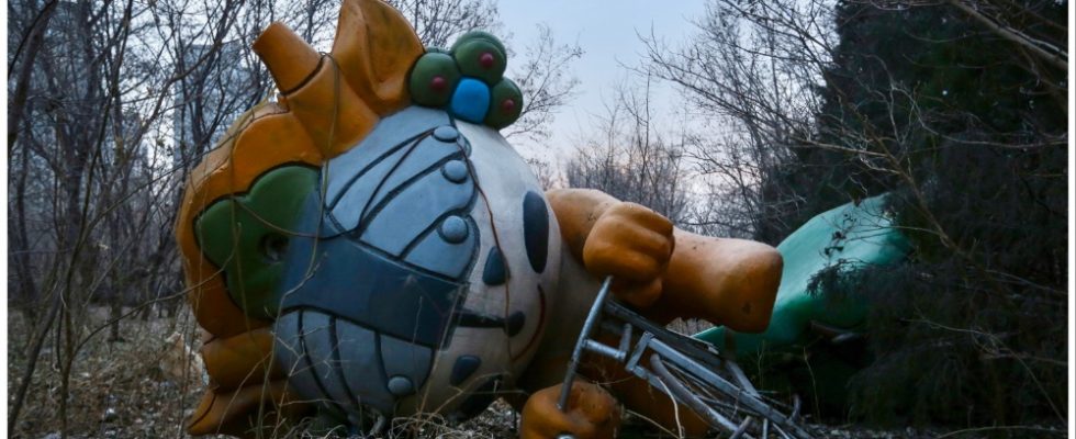 Olympic Halftime: Abandoned Chinese Olympic Mascot in Beijing