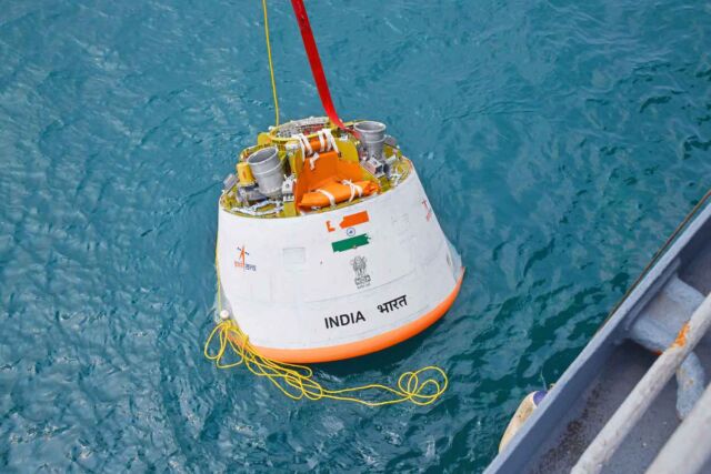 La marine indienne a récupéré la capsule Gaganyaan dans le golfe du Bengale. 