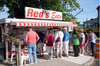 Les gens font la queue chez Red's Eats.  (Joe Sohm/Getty Images)