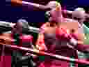 Le Britannique Tyson Fury se bat contre le Britannique Derek Chisora ​​lors de leur match de boxe pour le titre des poids lourds WBC, le 3 décembre 2022.
