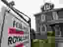 La société immobilière Royal Lepage abaisse ses prévisions de prix des maisons de fin d'année.