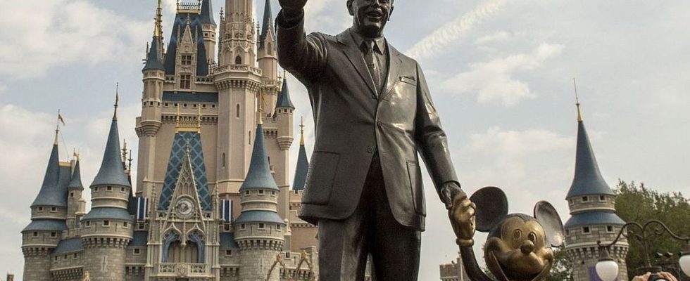 Après que Ron DeSantis ait repris le quartier spécial de Disney World, de nombreux employés réagissent de la même manière