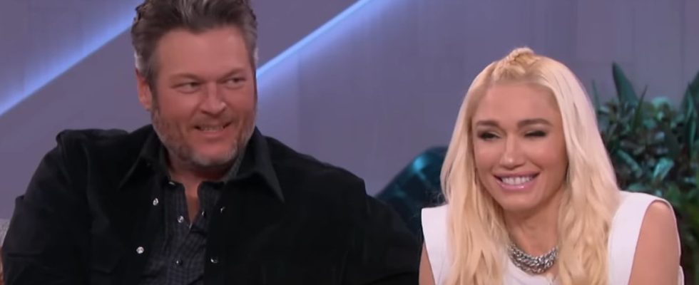Blake Shelton and Gwen Stefani laughing together on a couch while appearing on The Kelly Clarkson Show.