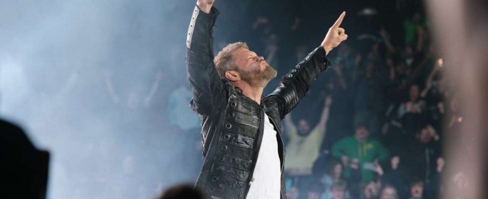 Edge, membre du Temple de la renommée de la WWE, rejoint AEW et dénonce le tribalisme des fans