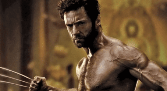 Hugh Jackman, 17 ans, a lancé un solide grognement de Wolverine sur une photo de retour, mais je ne pense pas que les X-Men Badass porteraient cette veste