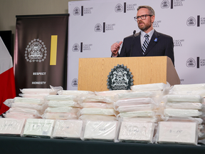 Un sac de cocaïne saisi par la police