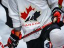 Les hauts dirigeants de Hockey Canada étaient présents devant une réunion du Comité du patrimoine le 4 octobre 2022.