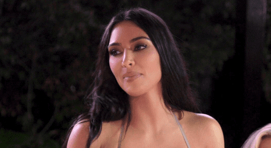 Les fans pensent que le dernier post de Kim Kardashian sur Teeny Weeny Bikini n'était en fait qu'une tentative de garder l'attention sur elle plutôt que sur ses sœurs