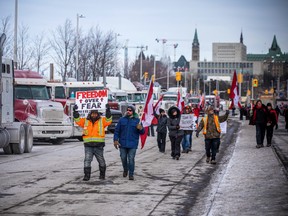 Les manifestants du Freedom Convoi commencent à se rassembler à Ottawa.