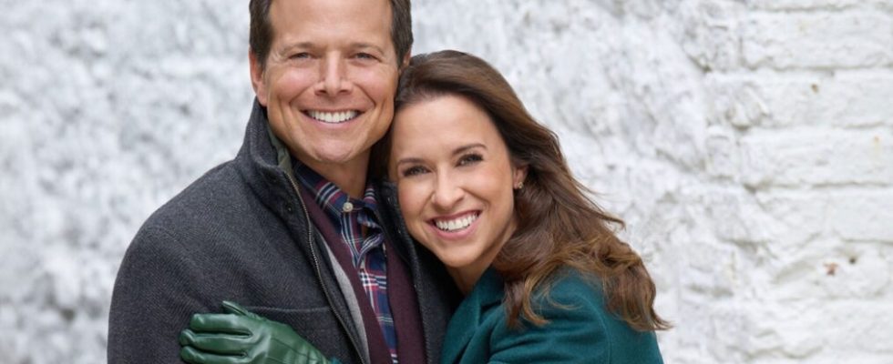Scott Wolf and Lacey Chabert in