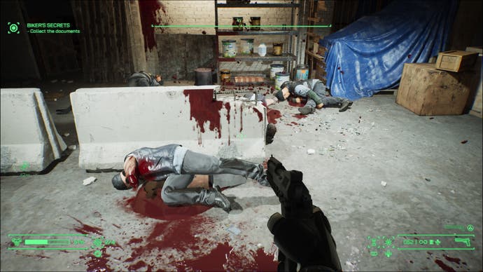 Une capture d'écran de RoboCop : Rogue City, montrant les conséquences d'une fusillade.  Les motards gisent au sol, entourés de taches de sang.