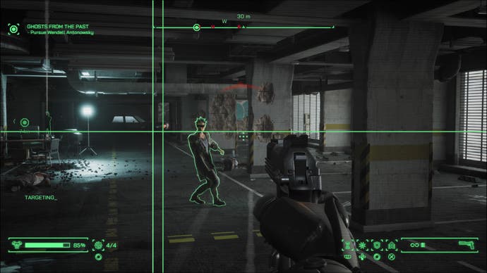 Une capture d'écran de RoboCop : Rogue City, montrant les lignes vertes du système de ciblage de RoboCop se verrouillant sur un criminel.