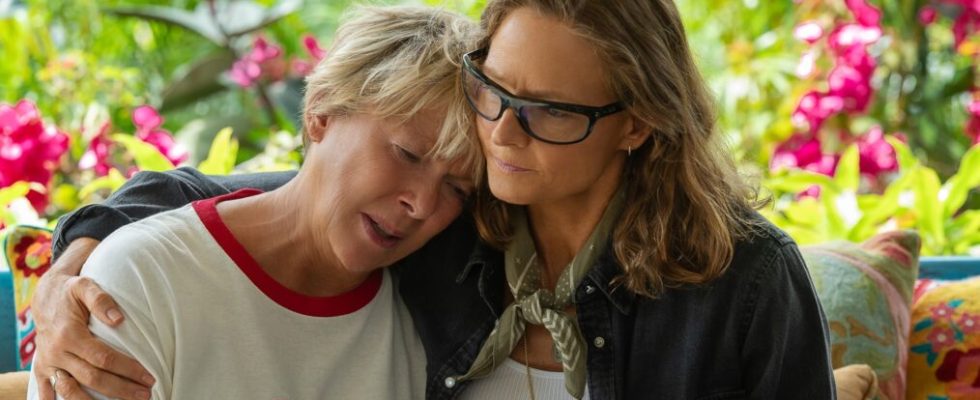 Annette Bening and Jodie Foster in