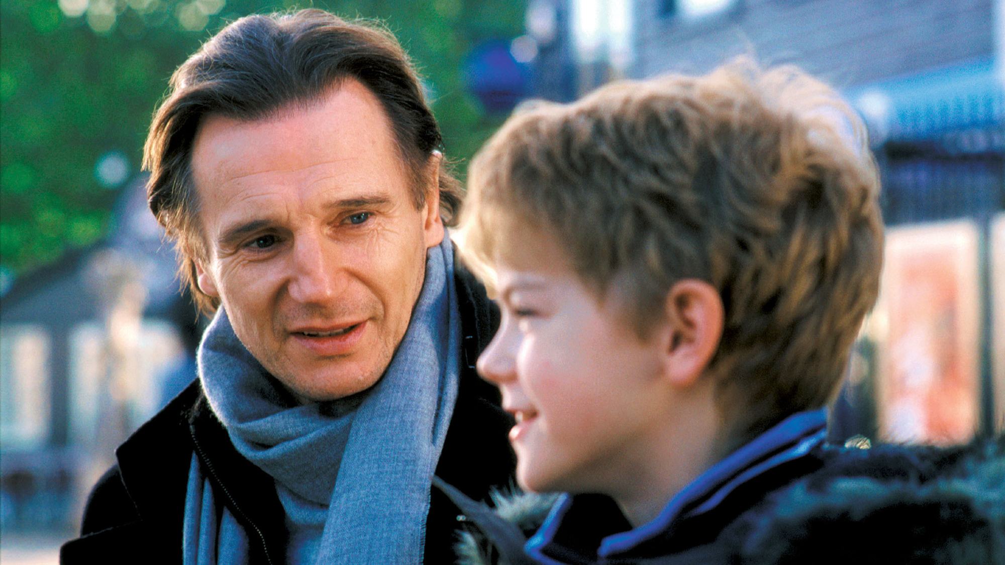 Liam Neeson et Thomas Brodie-Sangster amoureux en fait