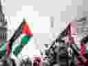 Le Hamas affirme que la Palestine « s’étend du fleuve Jourdain à l’est jusqu’à la Méditerranée à l’ouest et de Ras Al-Naqurah au nord jusqu’à Umm Al-Rashrash au sud ».  C’est la base du slogan pro-palestinien « du fleuve à la mer », une notion qui efface la présence d’Israël.