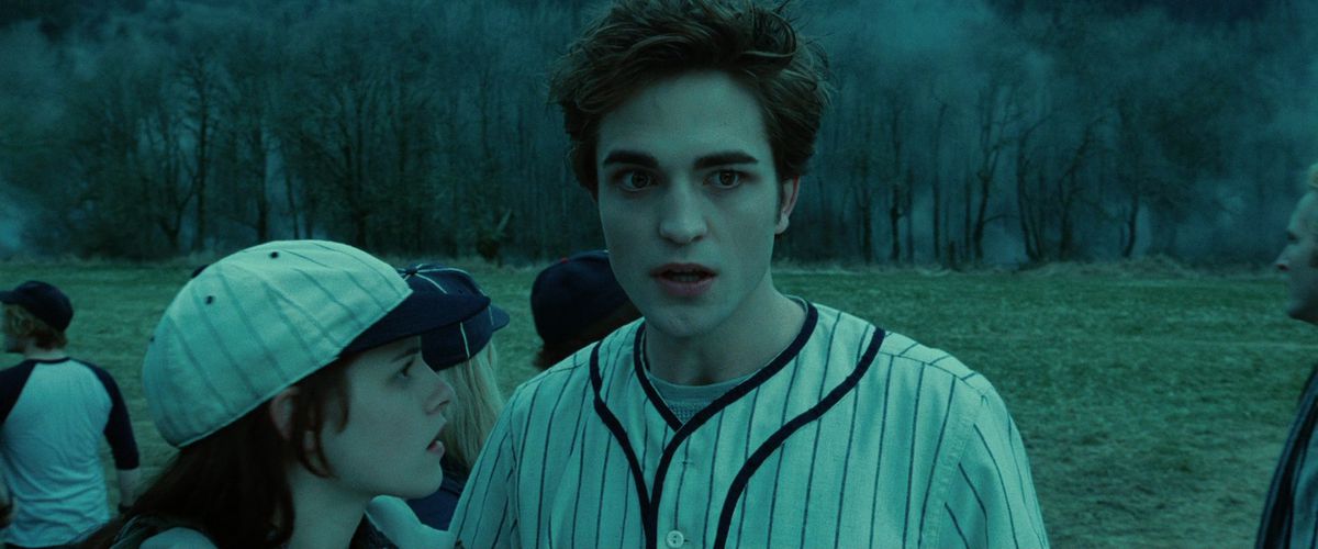 Edward, le personnage de Twilight de Robert Pattinson, joue au baseball