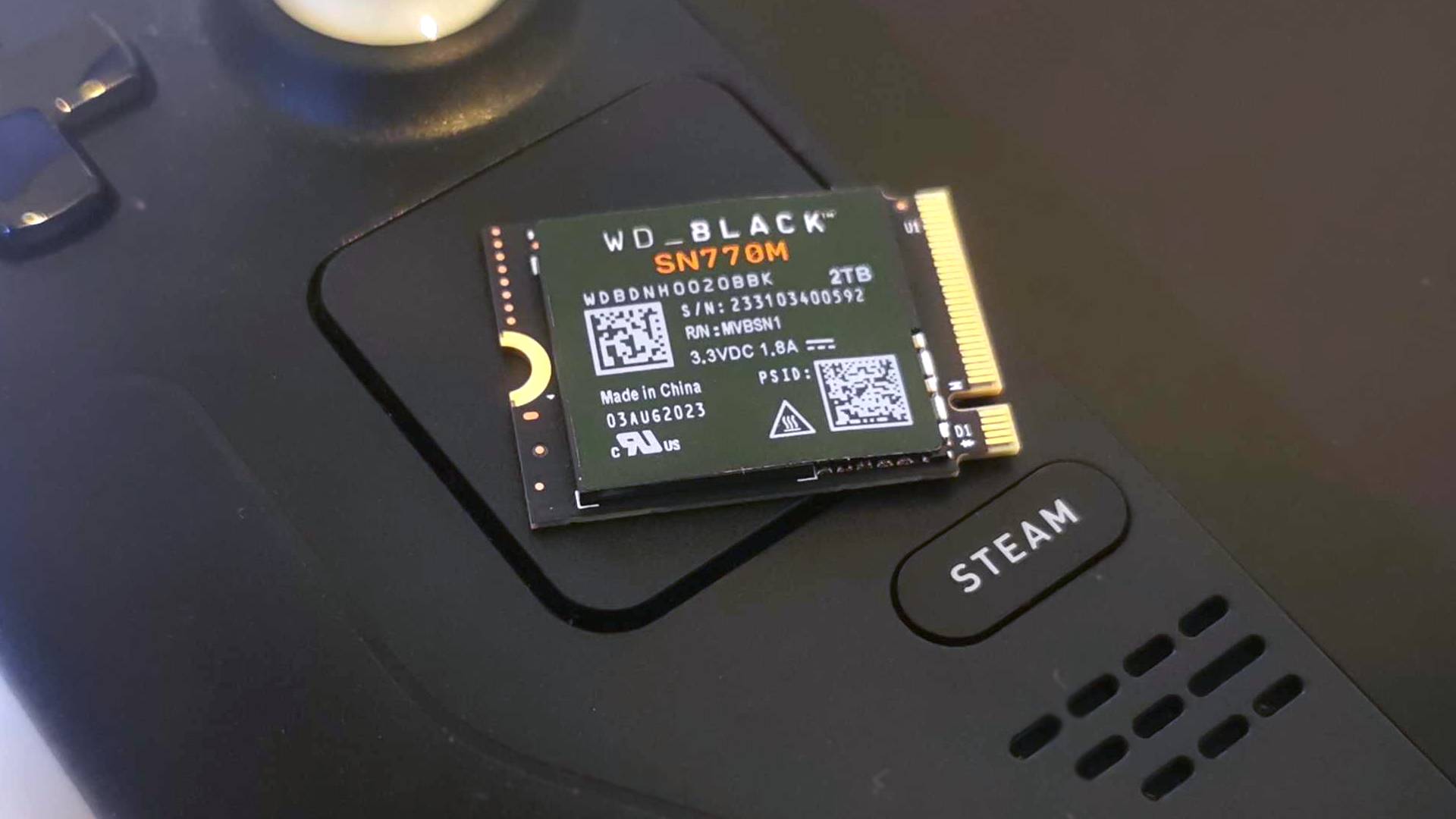 SSD WD_Black SN770M installé sur Steam Deck
