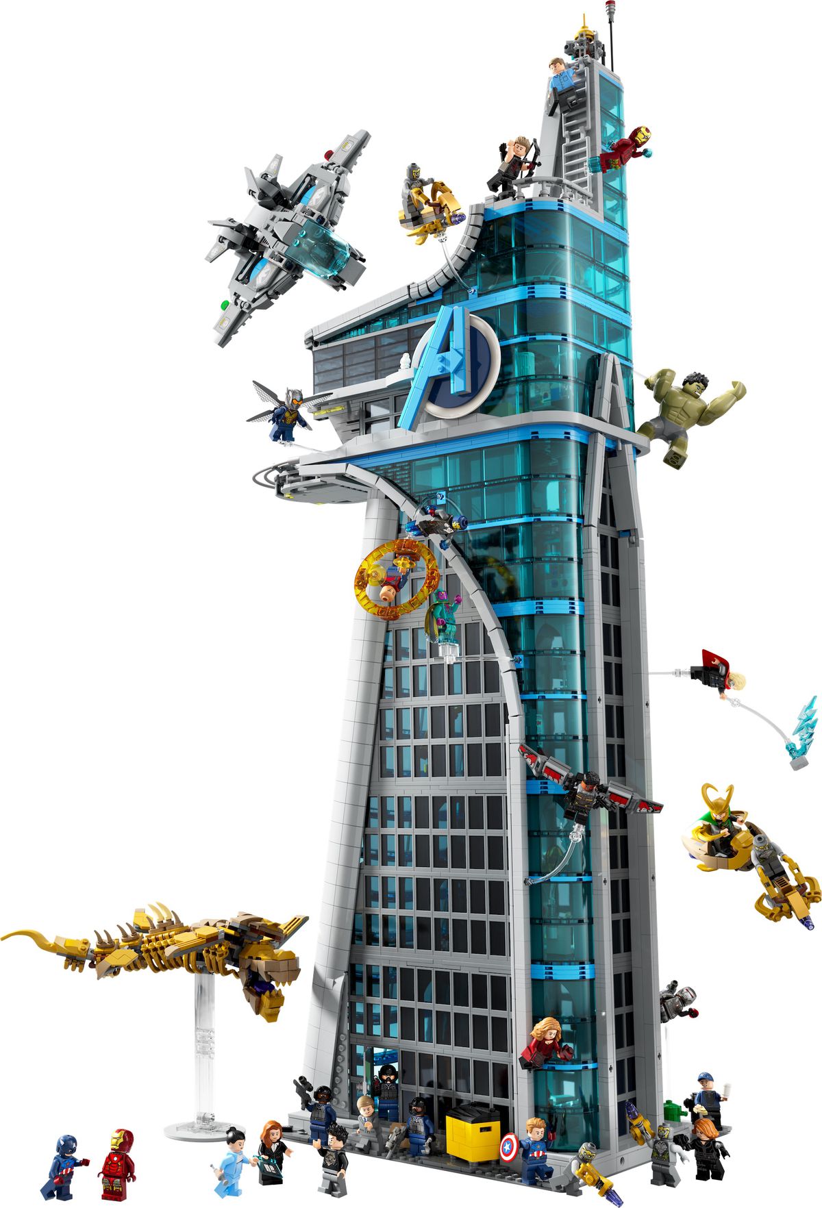 Une photo du produit de la tour Lego Avengers, montrant diverses forces Avengers et Chitauri se battant à l'extérieur.