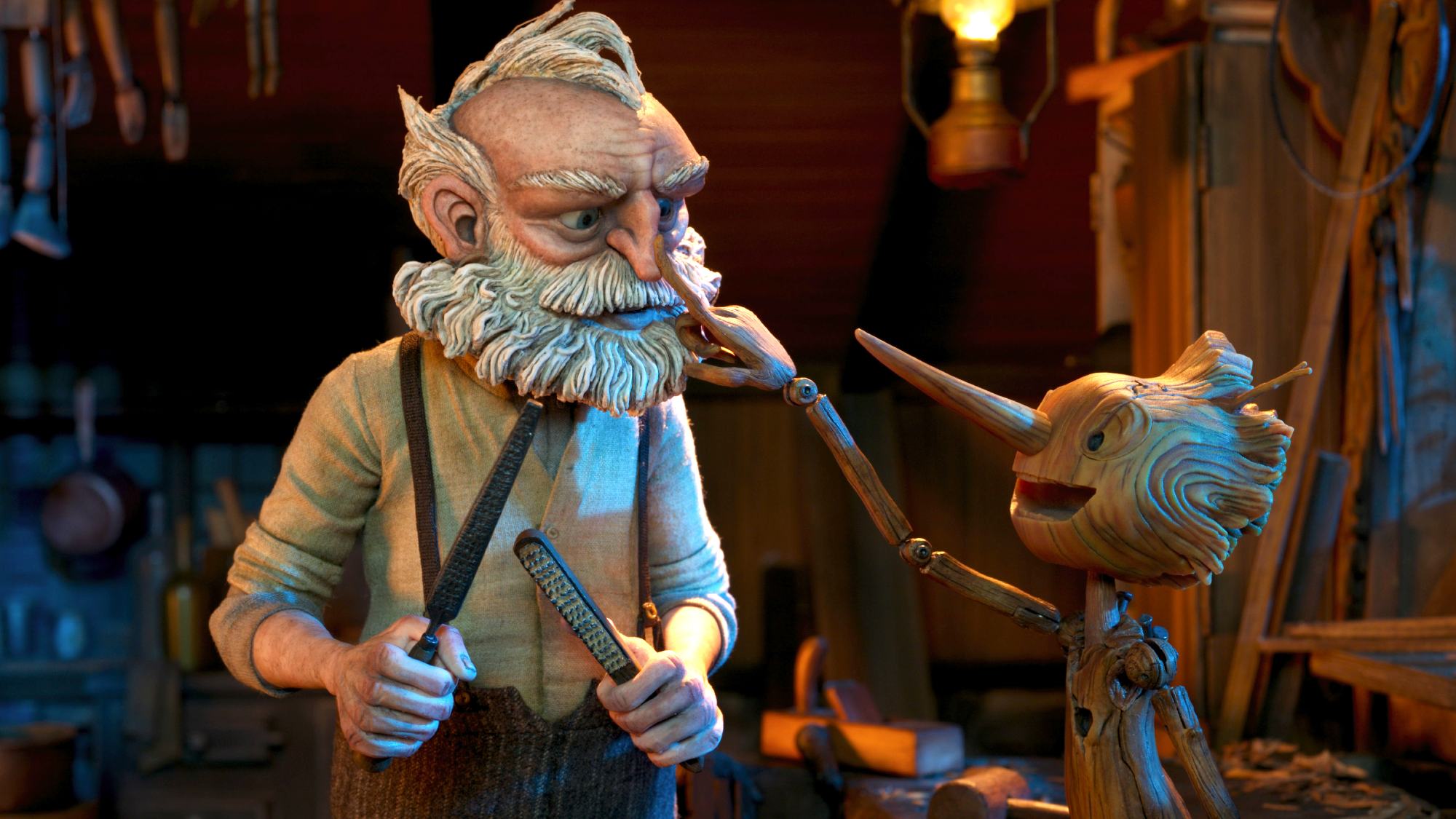 (LR) Gepetto (exprimé par David Bradley) et Pinocchio dans Pinocchio de Guillermo del Toro