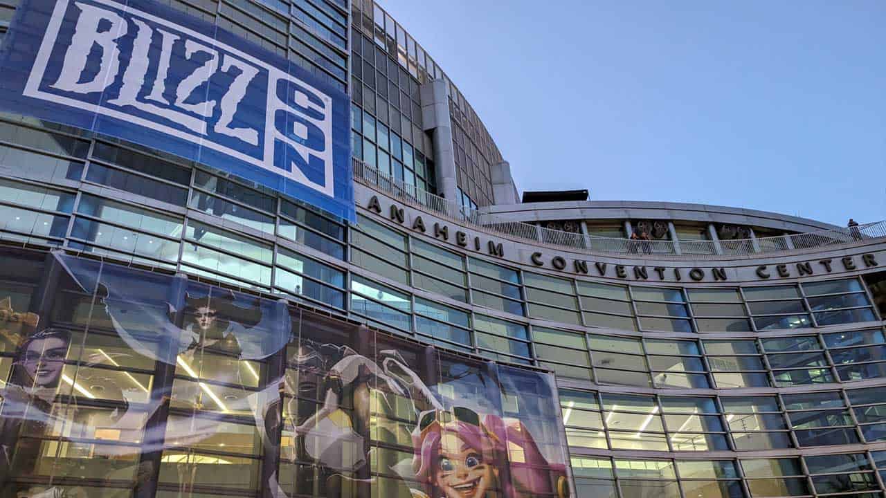 Blizzcon 2023 : Le centre des congrès affiche fièrement une pancarte pour la Blizzcon de cette année.